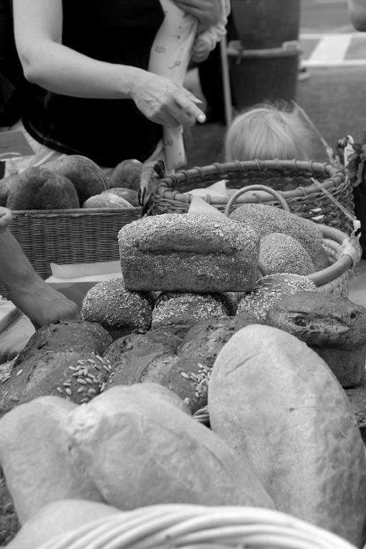 ds20060604_0174a2w Lotsa Bread.jpg