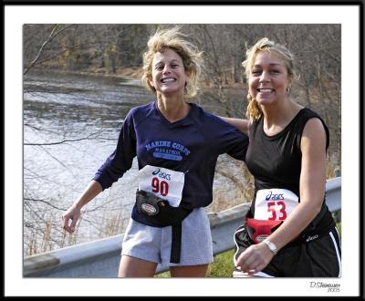 ds20051113_0269awF Marathon Pals.jpg
