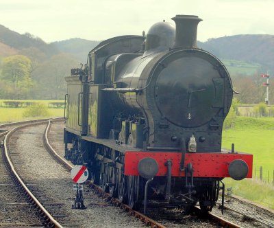 Super D sits at carrog......needs the colour sorting!