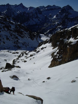 i la Núria, el Cris i jo comencem la cordada de 3, sempre acompanyats pel Carles que no portava ni crampons, quin patir!