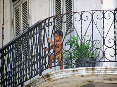 balcony scene in Casco Viejo