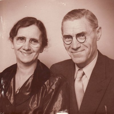 Omma & Abbi