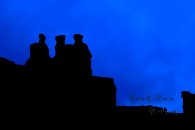 3 GOSSIPS AT TWILITE 796ss.jpg