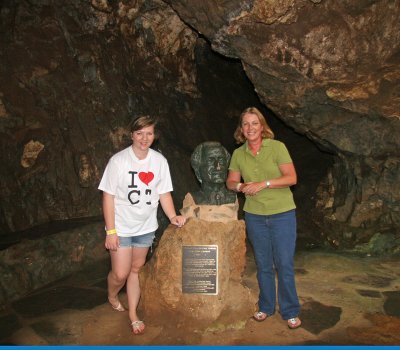 Caitlin and Monique at Sterkfontein