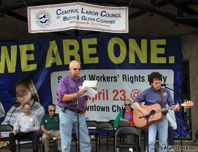 Butte County Health Care Coalition founder Tom Reed sings along to Jim Williams