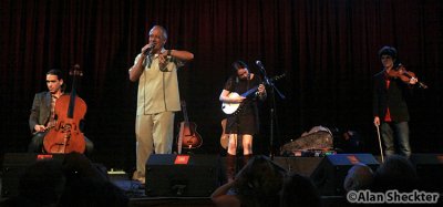Bob Littell introduces Sarah Jarosz and her players