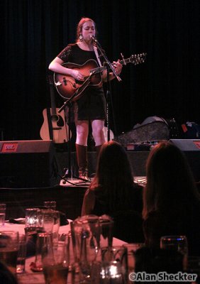 Sarah Jarosz - nightclub atmosphere
