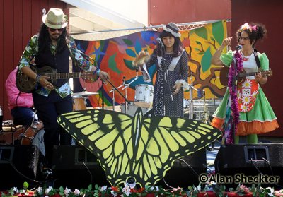 Kids Zone: Ukalady (right), Gabby Lalla (center), (?) left
