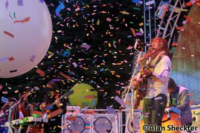 The Flaming Lips' Wayne Coyne awash in confetti