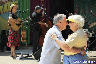 Couple dances to Rani Arbo and Daisy Mayhem - Pine Tree Stage