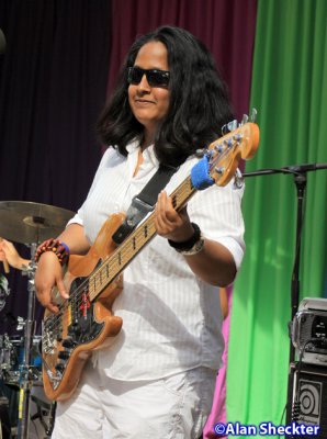 Joanna Maria , Zili Misik - Pine Tree Stage