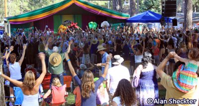 SambaDa and dancers, Pine Tree Stage