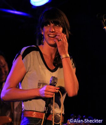 Nicki Bluhm