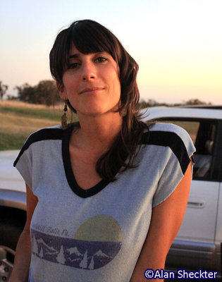 Nicki Bluhm