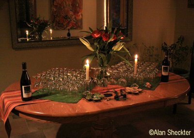 Dining room ready to receive guests