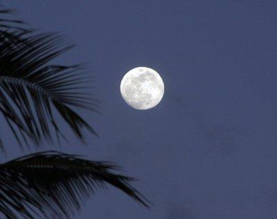 Full moon, Kaanapali Beach, Maui