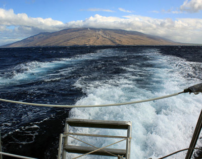 Cruising away from Maui toward Molokini
