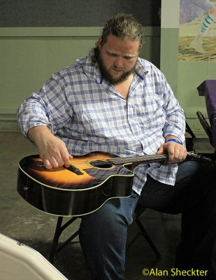 Matt Andersen changes his strings