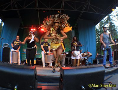 Novalima with members of Samba da Terra, Meadow Stage