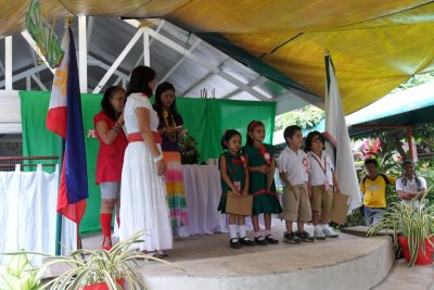 awarding of medals and giving of MI awards to the nursery class.JPG