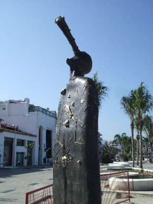 Puerta Vallarta, Mex-very weird sculptures