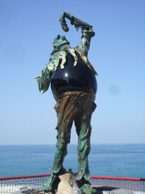 Puerta Vallarta, Mex-very weird sculptures