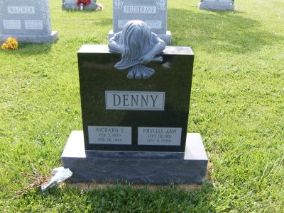 Couldn't figure out this headstone