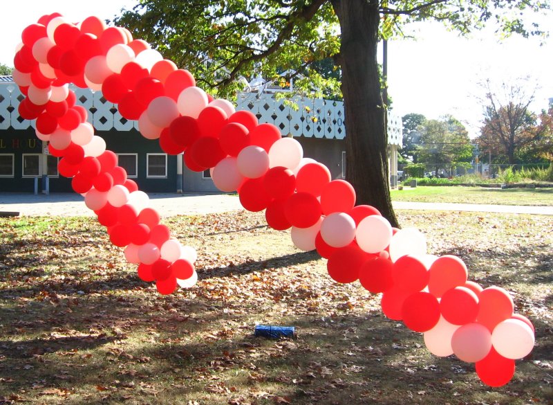 Balloons in Fairmount Park for a marathon