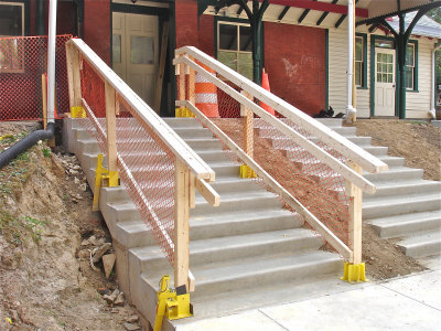 Stairs with temporary railing