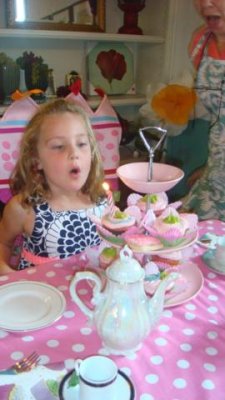 her cupcakes arrive