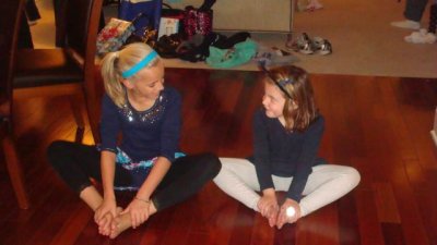 grace and elisabeth do ballet
