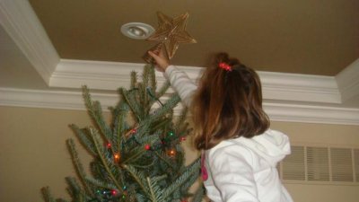 e's turn to put on the star this year