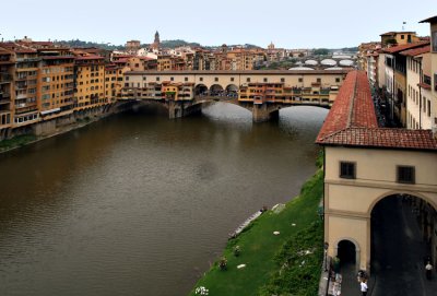 View of Ponte Vecchio from Uffizi Gallery      7711