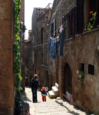 Streets and doors of the old city 6805