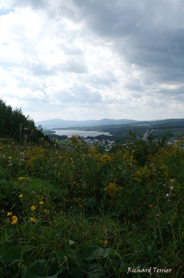 Le lac Tmiscouata au loin, la campagne du Bas St Laurent 0706.jpg
