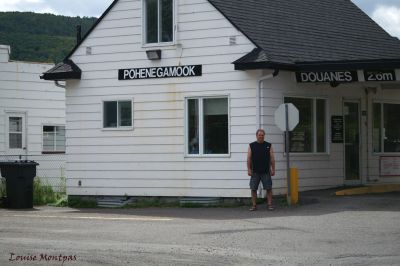 Pohngamook - poste frontalier 0729.jpg