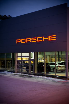 Porsche Center 06.JPG