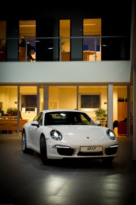 Porsche Center 17.jpg