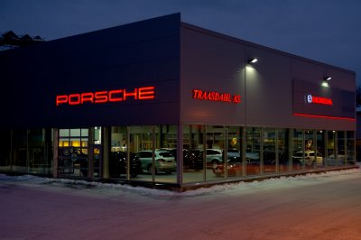 Porsche Center 33.JPG
