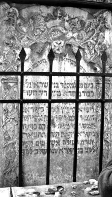 Tomb of Rabbi Isserlis