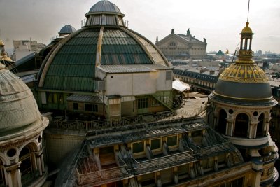 L'Opéra de Paris depuis la terrasse 
d'un grand magasin parisien 
(Bd Haussmann)