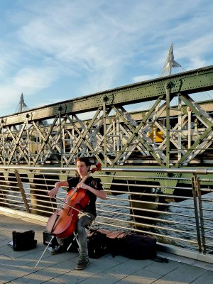 Hungerford Bridge - Performing artist