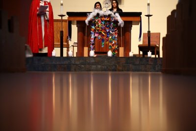 OLG_Peace_Adoration_15Apr2011_ 019_o [800x600].jpg