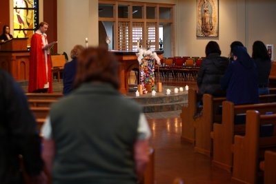 OLG_Peace_Adoration_15Apr2011_ 020 [800x600].JPG