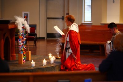 OLG_Peace_Adoration_15Apr2011_ 021_s [800x600].jpg