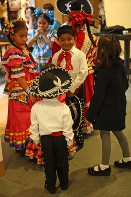 HispanicHeritage_FamilyDay_Museum_02Oct2011_ 085 [640x480].JPG