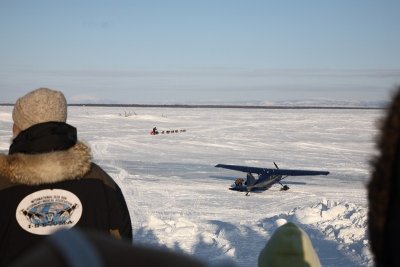 Iditarod_40_Shaktoolik_CheckPoint_11Mar2012_ 020_DallasSeavey [800x533].JPG