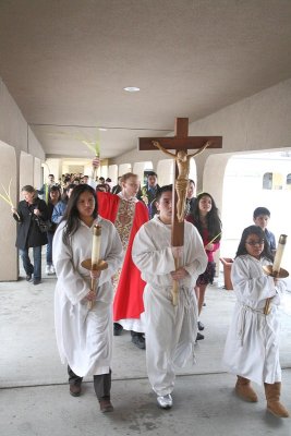 OLG_PalmSunday_1130SpMass_01Apr2012_ 010 [533x800].JPG