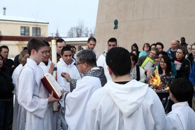 OLG_EasterVigil_07Apr2012_ 008 [600x400].JPG