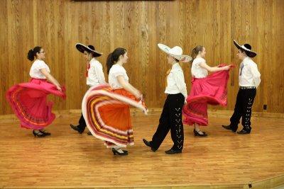 LumenChristi_DancePractice_07Apr2012 098 [800x533].JPG